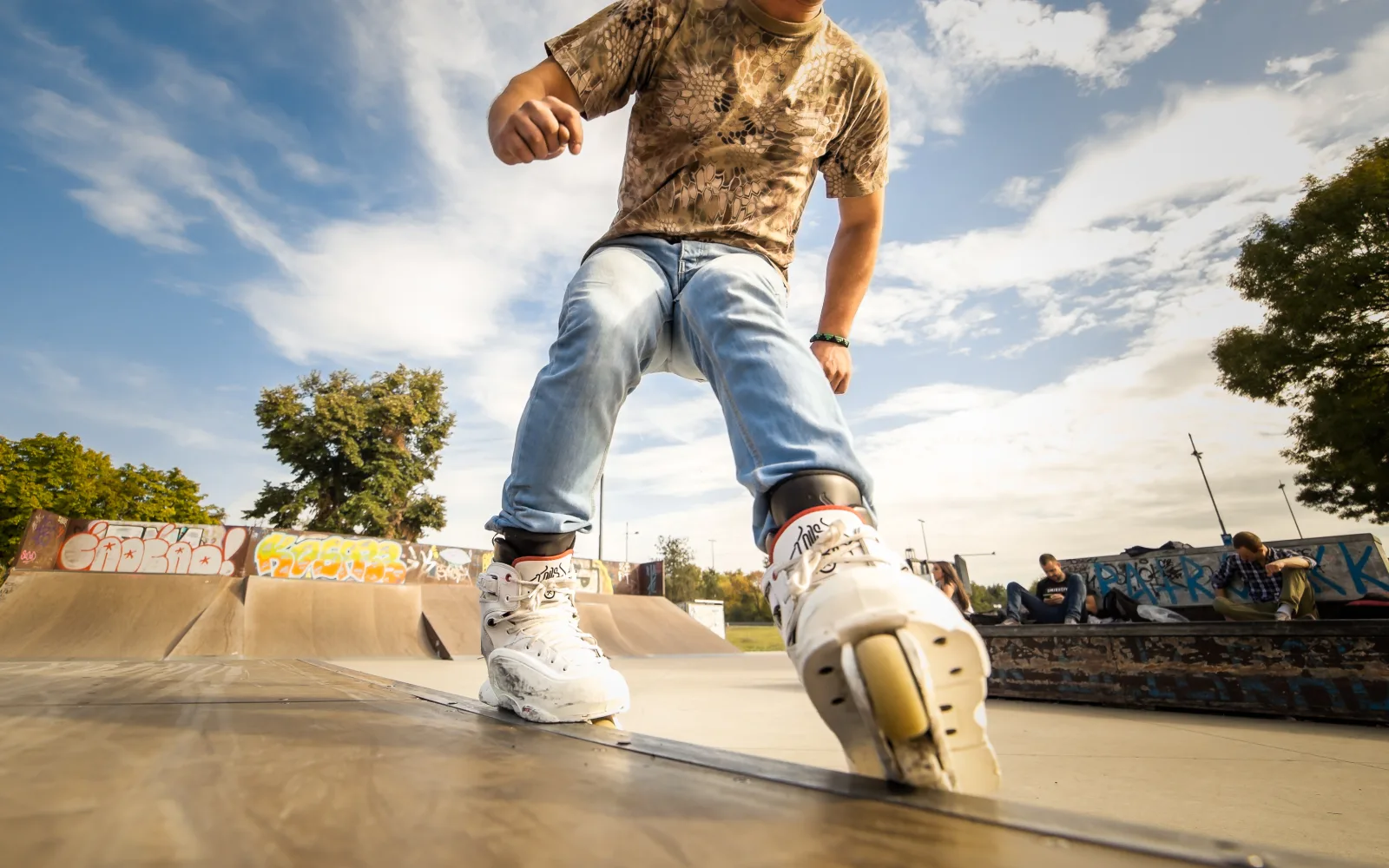 Jazda Agresywna na Rolkach w Skateparku