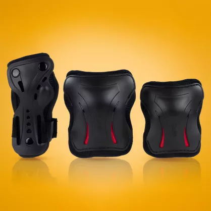 Ochraniacze SFR Essentials Triple Pad Set czarno-czerwone