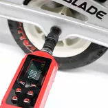 Precyzyjne dokręcanie osi i śrub w rolkach kluczem dynamometrycznym